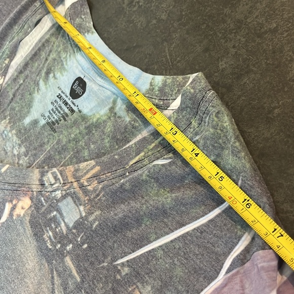 Women’s Beatles “Abbey Road” Allover Graphic Lightweight T-Shirt - Picture 4 of 7